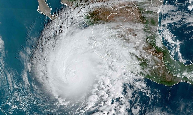 اعصار اوتيس يشتد ويتجه نحو المكسيك