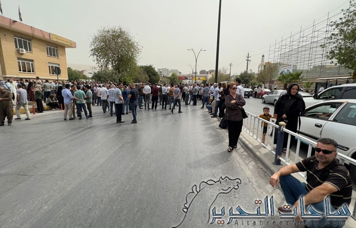 معلمو السليمانية و 3 مناطق يخرجون بتظاهرة مطالبين بصرف رواتبهم المتاخرة