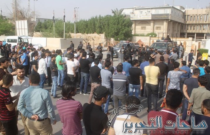 تظاهرة غاضية لطلبة الاوائل وسط بغداد والسبب!!